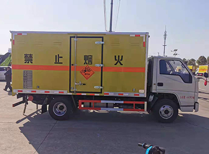 古浪爆破器材运输车技术升级与安全合规新趋势